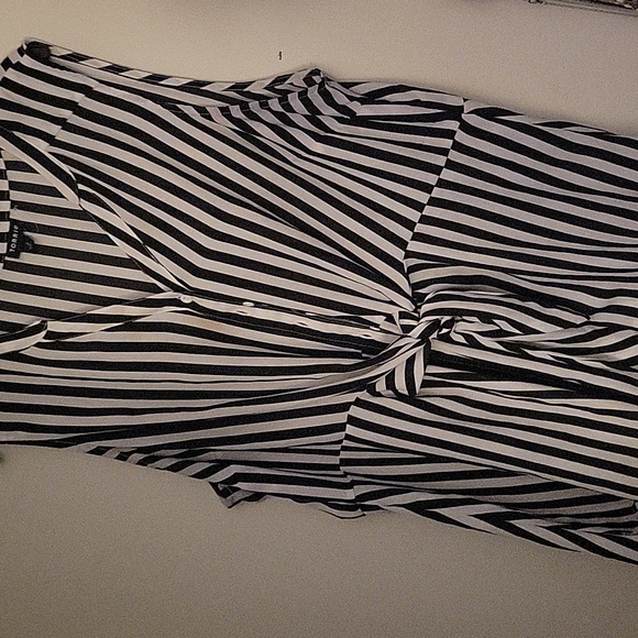 Torrid top size 2 - Picture 2 of 7